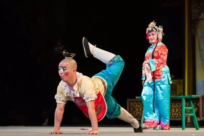 川剧绝技《滚灯》  表演者：董强